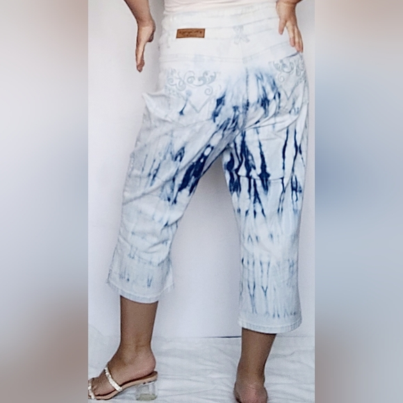 Suzanne Betro Women's Super High Rise Capri Jeans Tie Dye Light Blue Wash 22W - Picture 14 of 16